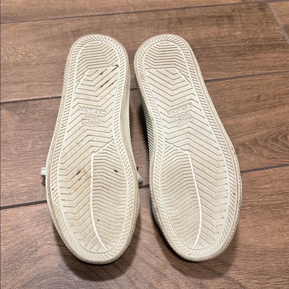 Cariuma Women’s Green Canvas Sneakers size 8.5 - Picture 2 of 3